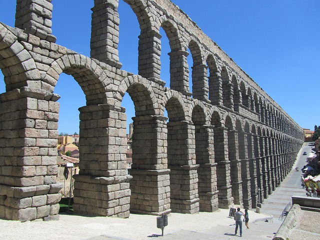 aqueduct-335122_640